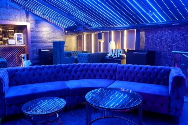 Late Night Club in Thane