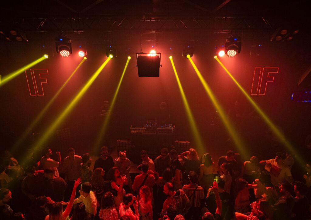 Club in Thane with Dance Floor